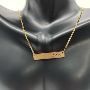 Vtg. Gold Tone Delta Delta Delta Sigma Thea Horizontal Bar Charm Necklace 17”